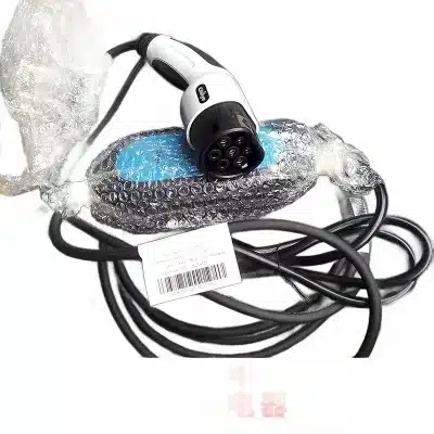 Portable EV Charger for New Energy Vehicles, Ground-Free Electric Vehicle Charging Cable Compatible with SAIC Maxus and Universal Models Portable EV Charger for New Energy Vehicles, Ground-Free Electric Vehicle Charging Cable Compatible with SAIC Maxus and Universal Models