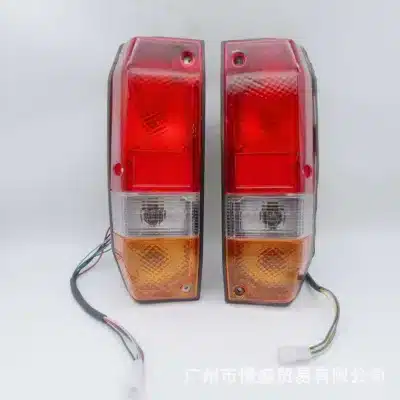 Rear Tail Light Lamp Assemblies LH & RH for Toyota Land Cruiser HZJ78 70 Series, 81550-60470 81560-60331 Rear Tail Light Lamp Assemblies LH & RH for Toyota Land Cruiser HZJ78 70 Series, 81550-60470 81560-60331