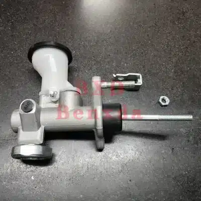 Clutch Master Cylinder for Toyota Land Cruiser 80 Series HDJ80 HZJ80, Repl. 31410-60370 31410-60371 Clutch Master Cylinder for Toyota Land Cruiser 80 Series HDJ80 HZJ80, Repl. 31410-60370 31410-60371