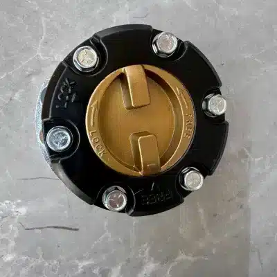 Manual Free Wheel Locking Hub 43530-60130 for Toyota Land Cruiser HZJ105 Models Manual Free Wheel Locking Hub 43530-60130 for Toyota Land Cruiser HZJ105 Models