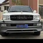 Front Honeycomb Radiator Grille with LED Lights for 1997-2007 Toyota Land Cruiser LC100 FJ100, ABS Black Mesh