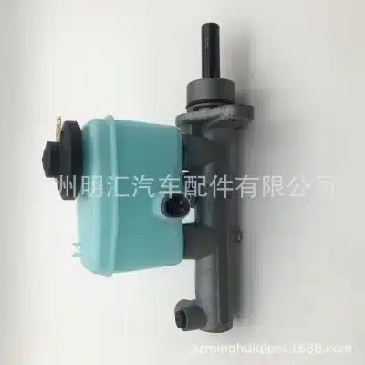 Brake Master Cylinder Replacement for Toyota Land Cruiser HZJ105, Replaces 47201-60720 Brake Master Cylinder Replacement for Toyota Land Cruiser HZJ105, Replaces 47201-60720
