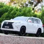 1/18 Scale Lexus LX570 Die-Cast Alloy Model Car, 6-Door Opening Simulation Off-Road Vehicle with Sound and Light