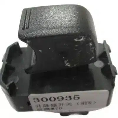Keyton M70 Front Right Door and Window Switch – ZD6104010-1713-002 Keyton M70 Front Right Door and Window Switch – ZD6104010-1713-002