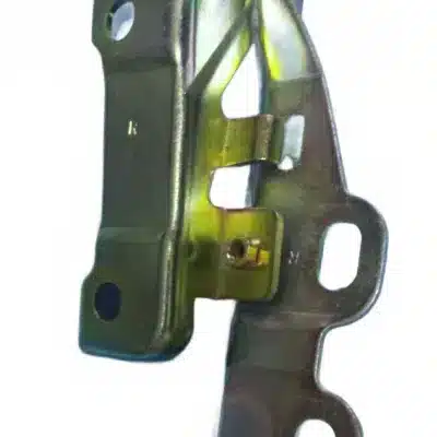 JAC Ruiling Right Side Engine Hood Hinge (RH) – 8402020-0429-002 JAC Ruiling Right Side Engine Hood Hinge (RH) – 8402020-0429-002