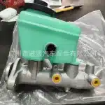Brake Master Cylinder 47201-60690 for Toyota Hilux Pickup and Land Cruiser Prado 3400 VZJ95 RZJ95