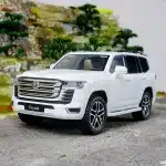 Toyota Land Cruiser LC300 1:24 Scale Die-Cast Alloy Model Car, Steering Simulation with Sound and Lights